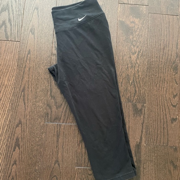 Nike Black Cropped Leggings - Picture 3 of 5